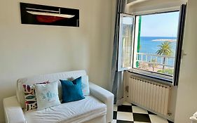 Mazzini Chiosco Vicino A Portofino